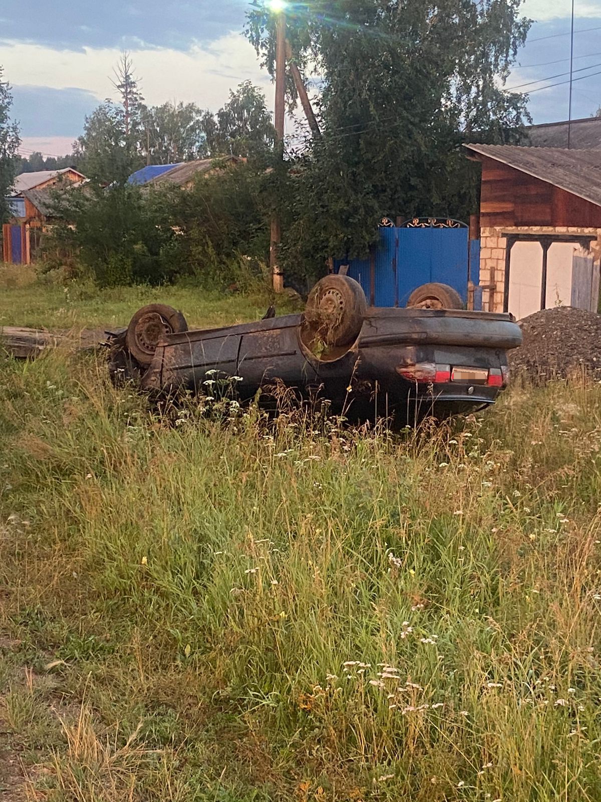 22-летняя девушка за рулём Saab и её друг пострадали в ДТП в посёлке Калтук